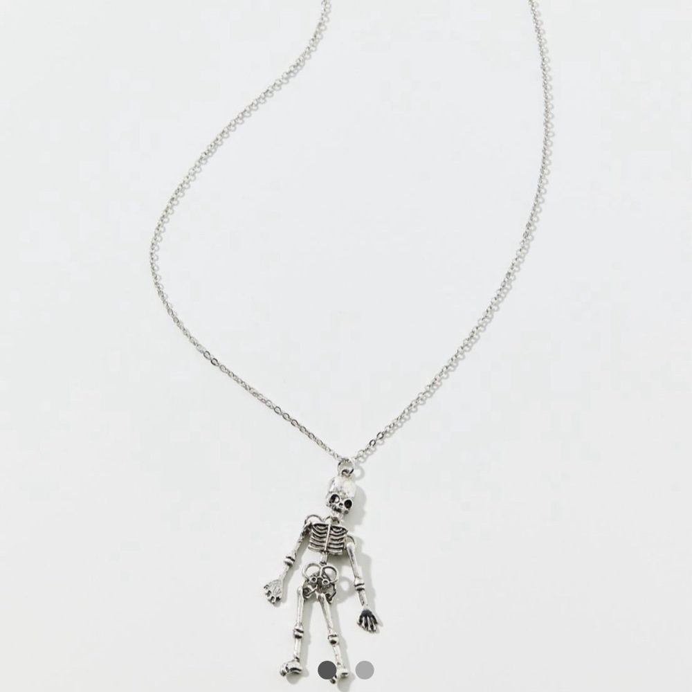 NWT Urban Outfitters Skeleton Pendant Necklace 16 inch HALLOWEEN Gothgirl Goth